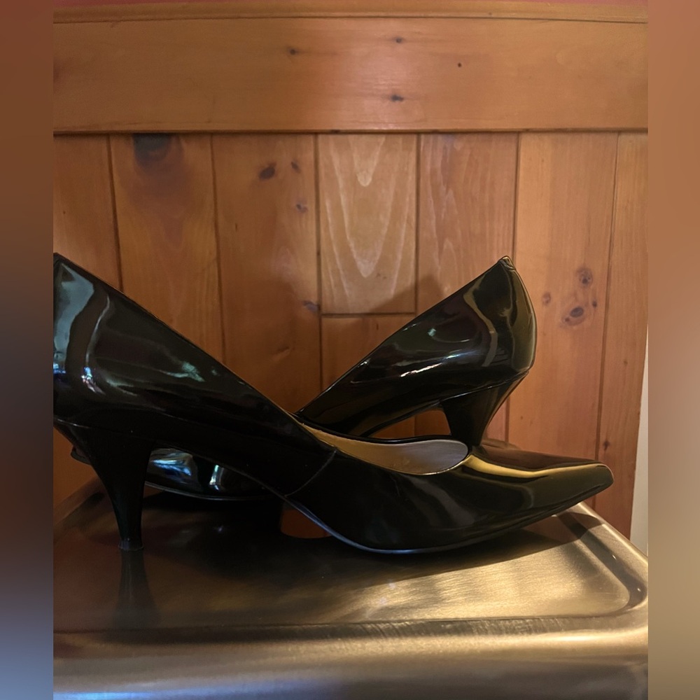 Nine West patent pumps 3” heels